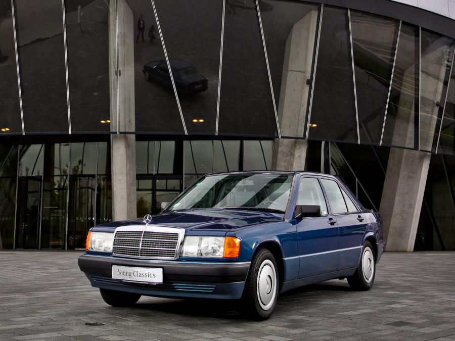 Mercedes-Benz 190 E 1988 года  (фото 7 из 11)